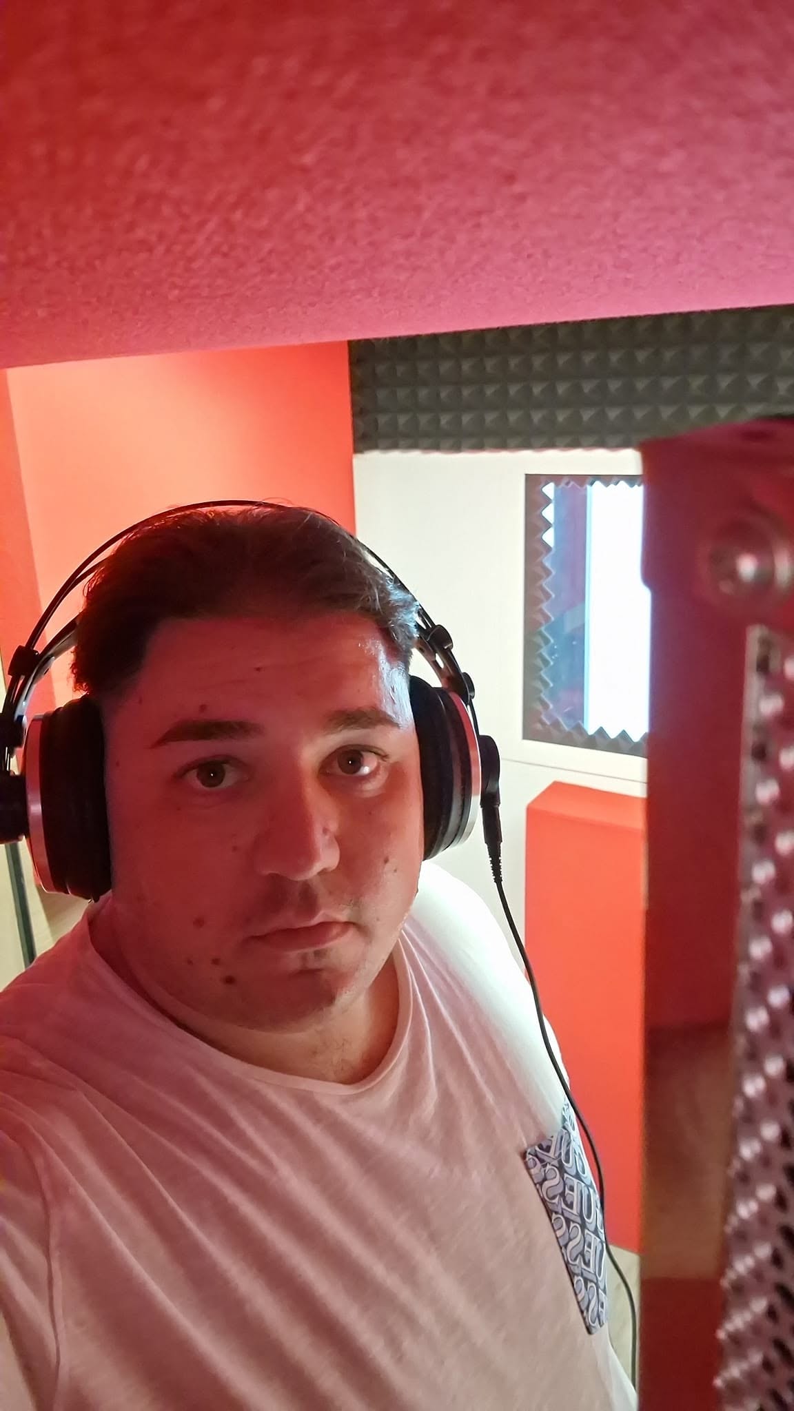 Gianni Pirozzo in sala di registrazione